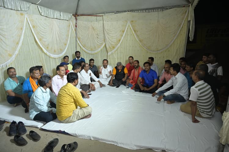 Jamshedpur News : टेंट में प्रत्याशी शंभू चौधरी ने गुजारी रात, सुबह जनसंपर्क में निकले