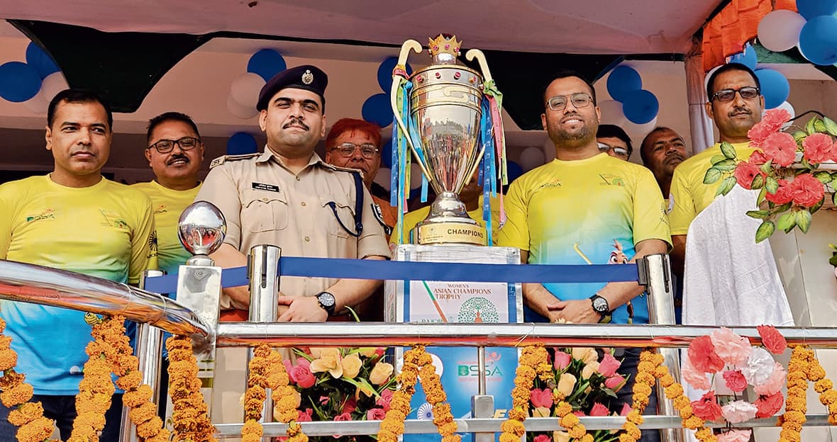 Siwan News : ट्रॉफी गौरव यात्रा का राजेंद्र स्टेडियम में हुआ स्वागत