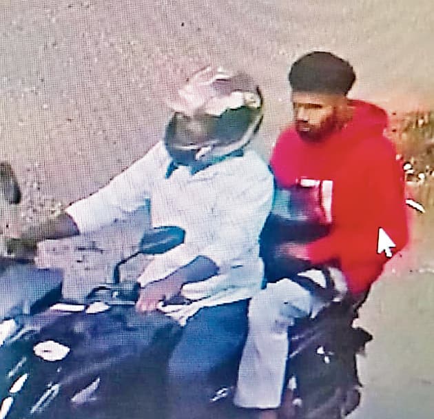 कोकर में बाइकर्स गैंग ने महिला से छीनी सोने की चेन