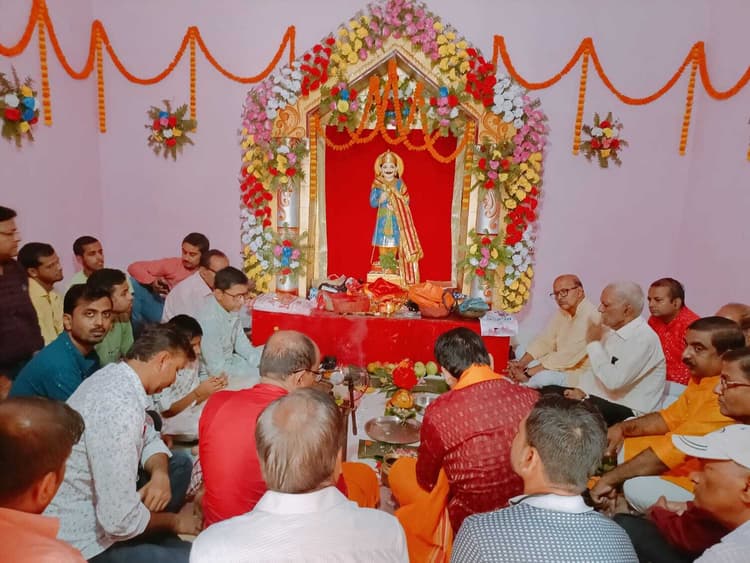 श्रद्धापूर्वक मनायी गयी चित्रगुप्त पूजा