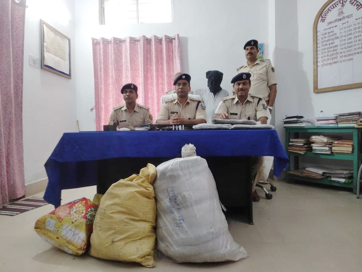 भारी मात्रा में गांजा के साथ तस्कर गिरफ्तार