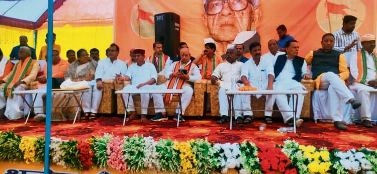 जिला मुख्यालय में कैलाशपति मिश्र की लगायी जयेगी प्रतिमा : उपमुख्यमंत्री