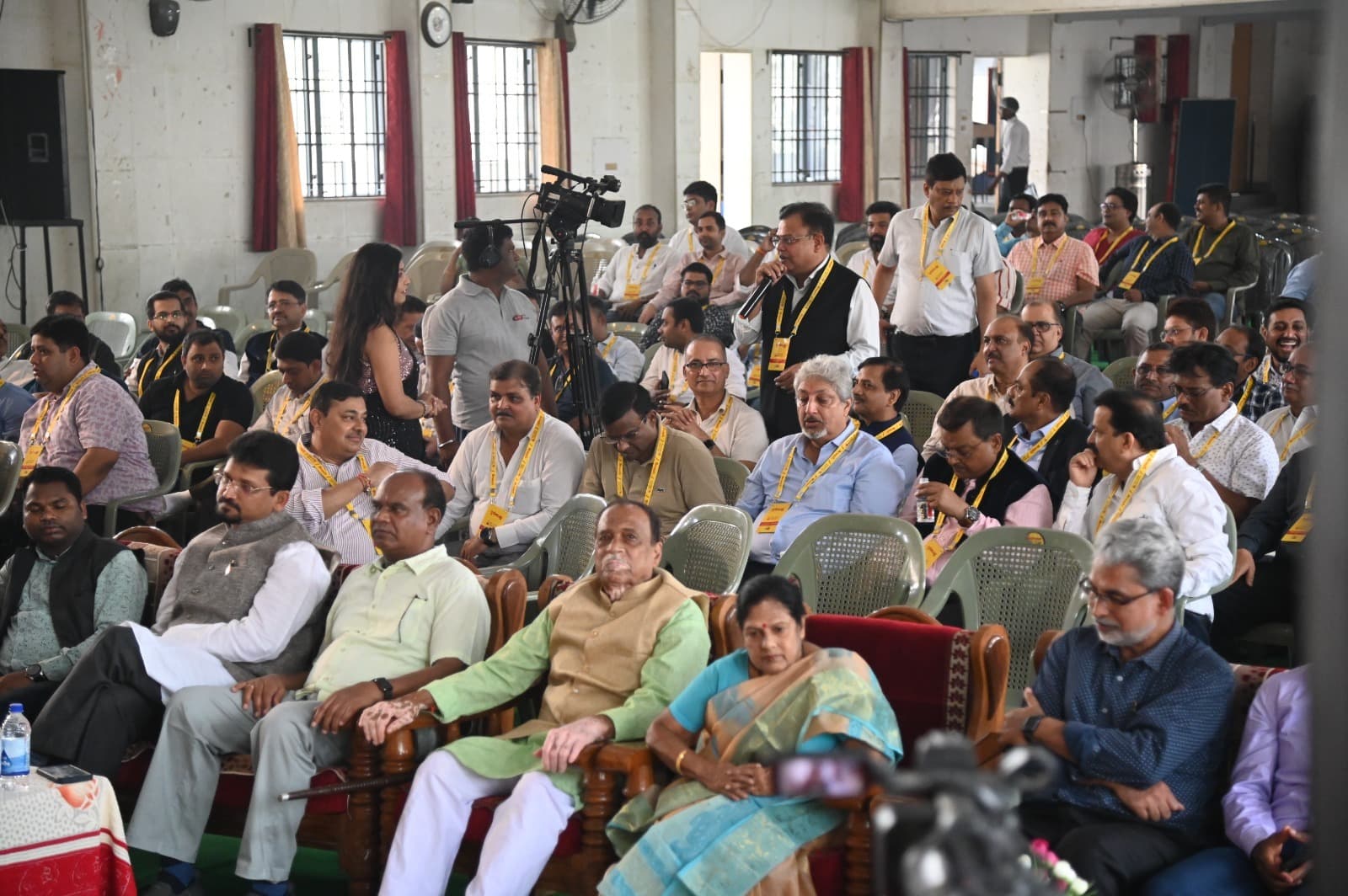 एलुमनी मीट में पुरानी यादें कीं ताजा