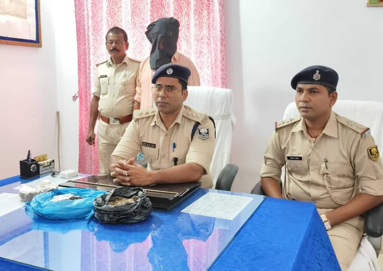 छापेमारी में गिरफ्तार हुआ गांजा तस्कर