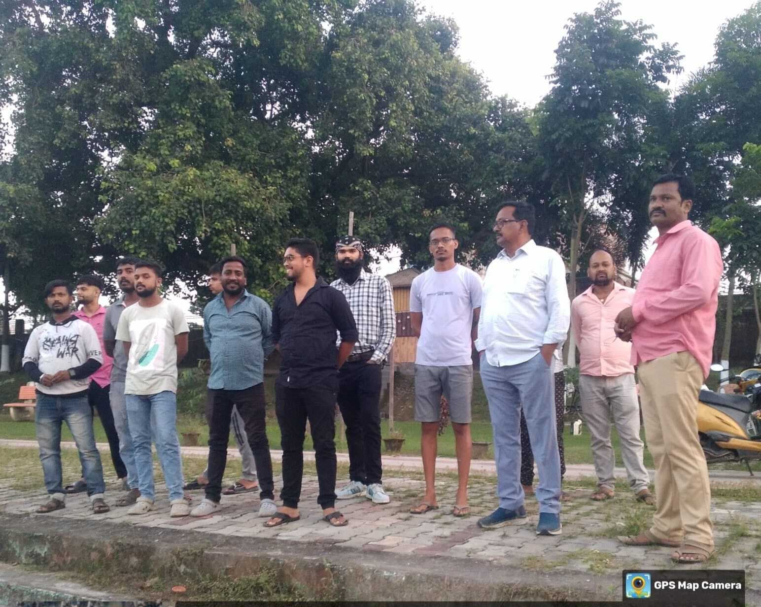 दउरा सूप व फलों से सज गयी दुकानें, खरीददारों की उमड़ी भीड़