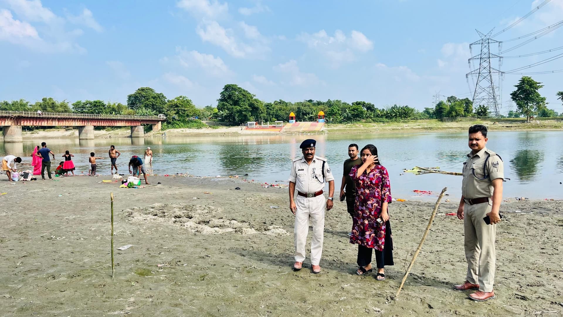 ठाकुरगंज एसडीपीओ, सीओ ने छठ घाटों का लिया जायजा, दिये कई निर्देश