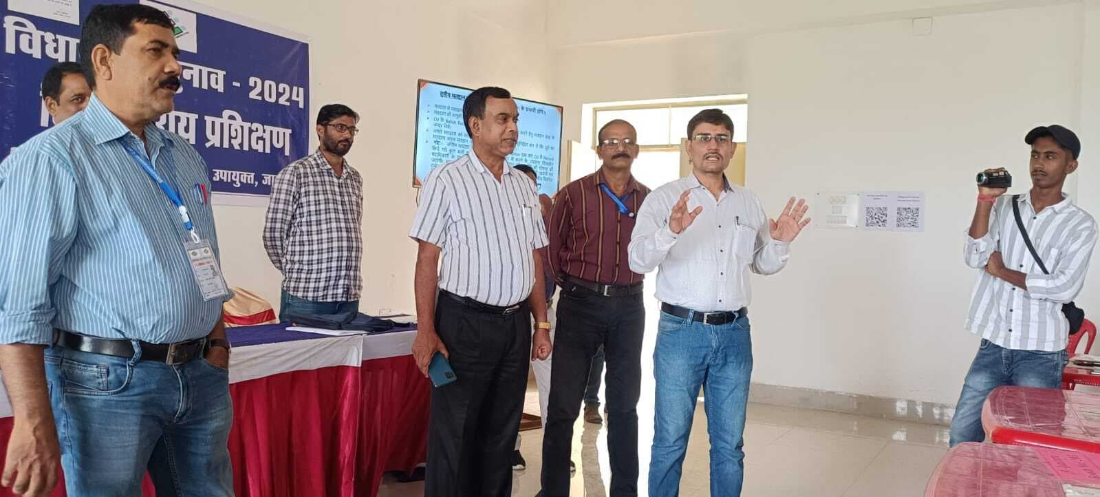 प्रथम मतदान पदाधिकारियों को दिया गया प्रशिक्षण