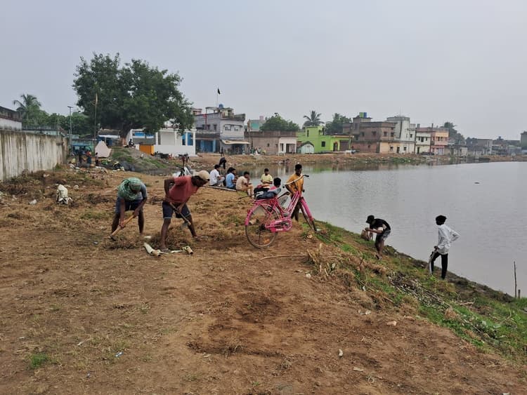 मिहिजाम में छठ को लेकर घाटों की साफ-सफाई हुआ तेज