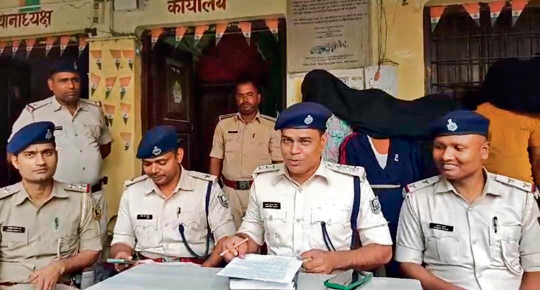 Gopalganj News : गोपालगंज, सीवान और छपरा से वाहनों की चोरी कर मोतिहारी में बेचनेवाले गिरोह का खुलासा, पांच धराये