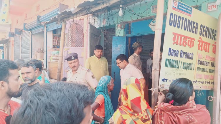 सीसीटीवी को ढक कर चोरों ने ग्राहक सेवा केंद्र से चुराये 1.25 लाख रुपये