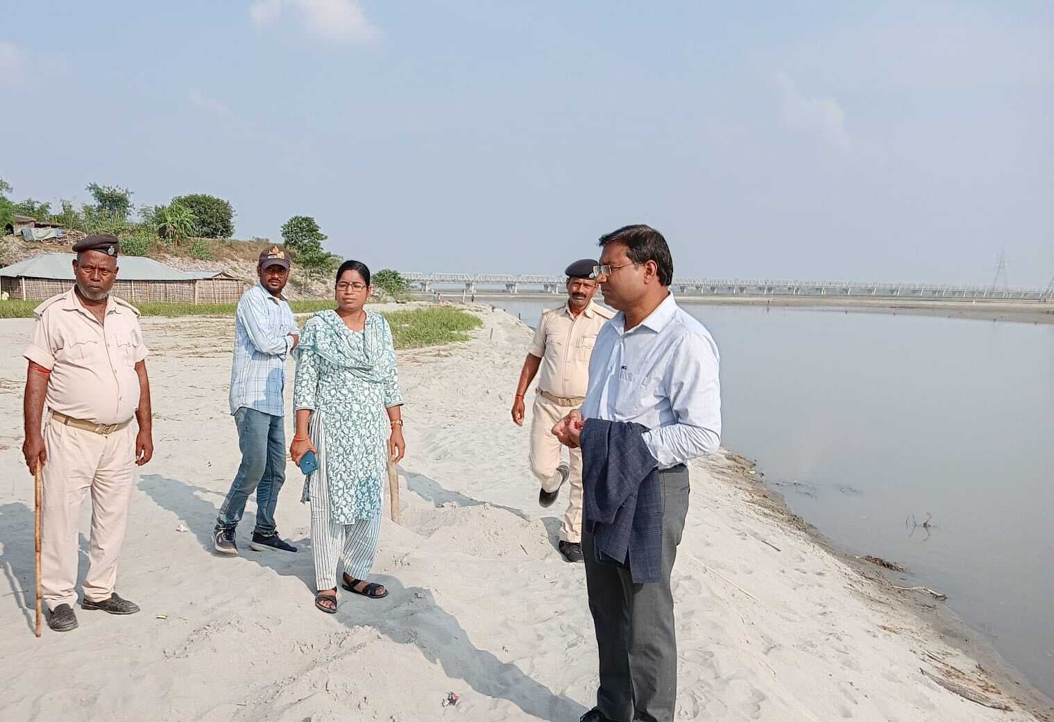 छठ घाटों का एसडीएम ने किया निरीक्षण, दिया आवश्यक दिशा- निर्देश