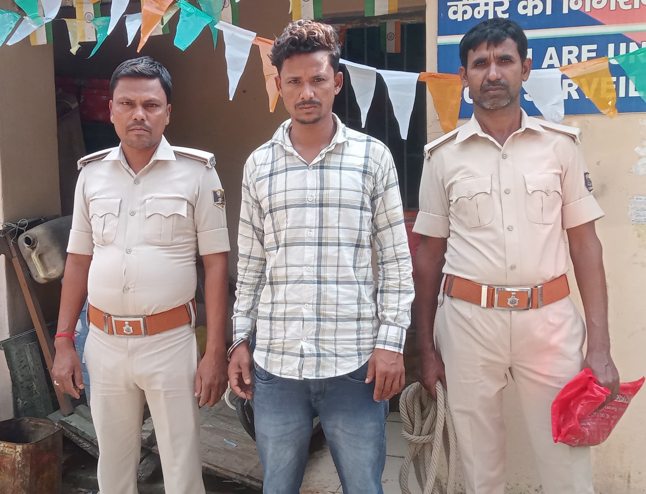 शराब के साथ तस्कर गिरफ्तार