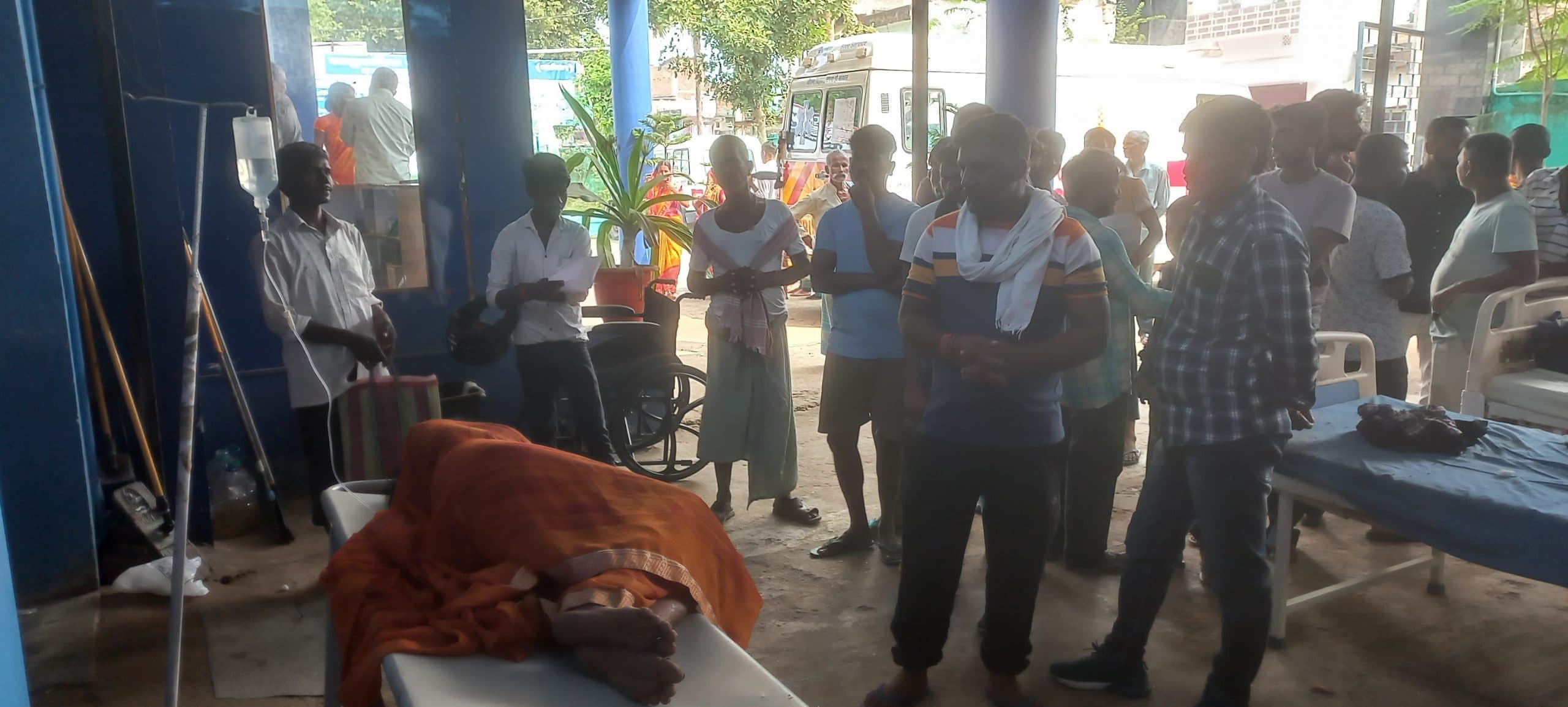 दो अलग-अलग जगहों पर सड़क दुर्घटना में चार लोग जख्मी, दो रेफर