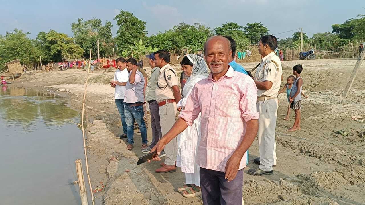 छठ पूजा को लेकर बीडीओ,सीओ व थाना अध्यक्ष ने लिया छठ घाटों का जायजा