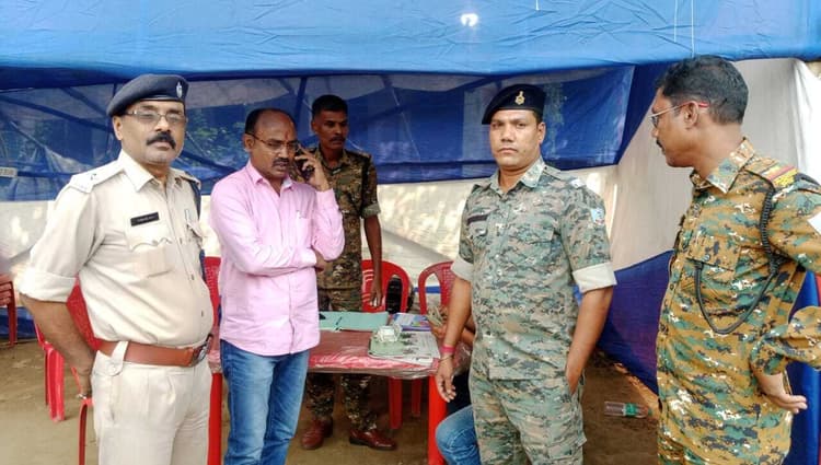 चिरकुंडा में व्यवसायी के वाहन से 69 हजार कैश जब्त