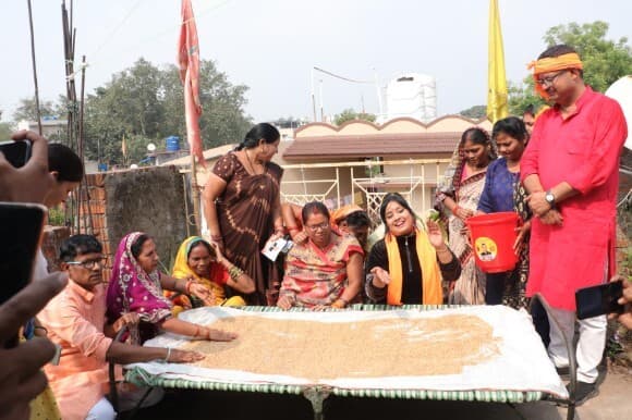 Jamshedpur News : विकास सिंह भाई हैं, इन्हें मदद कीजिए : देवी