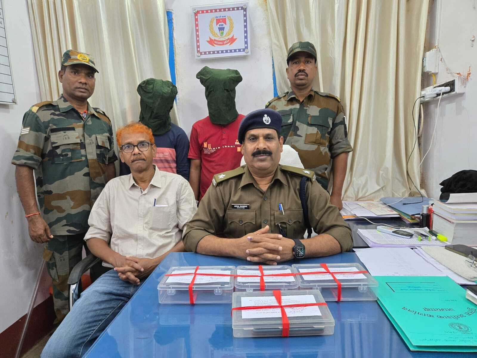 मुड़ाबेड़िया से दो साइबर ठग गिरफ्तार, 82 हजार नकद जब्त