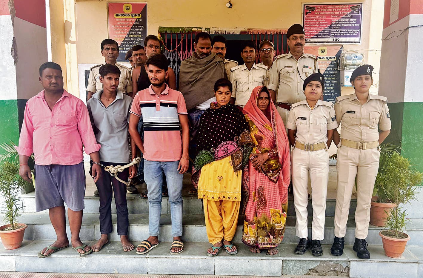 Gopalganj News : फुलवरिया में पुलिस टीम पर जानलेवा हमला, दो दारोगा सहित तीन घायल