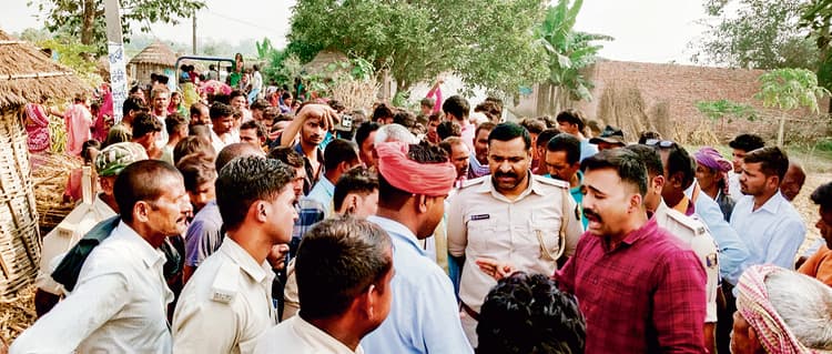 Gopalganj News : आरोपिताें की गिरफ्तारी की मांग को ले शव को सड़क पर रख किया हंगामा