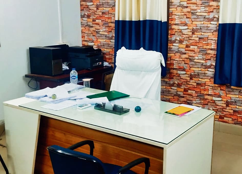 लाइव : पीएचइडी विभाग में समय से नहीं आते हैं अधिकारी और कर्मी