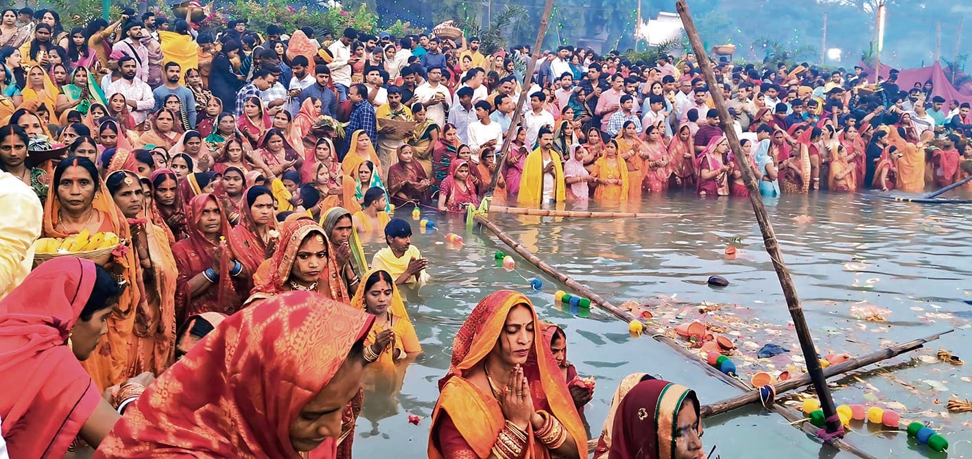 saran news. पश्चिमी छठ घाट पर कुव्यवस्था को लेकर काफी नाराज दिखे व्रती