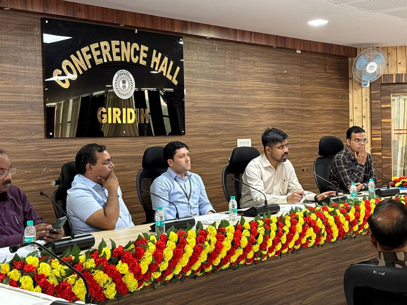 Giridih News : जिला निर्वाचन पदाधिकारी ने प्रवर्तन एजेंसियों के साथ की बैठक