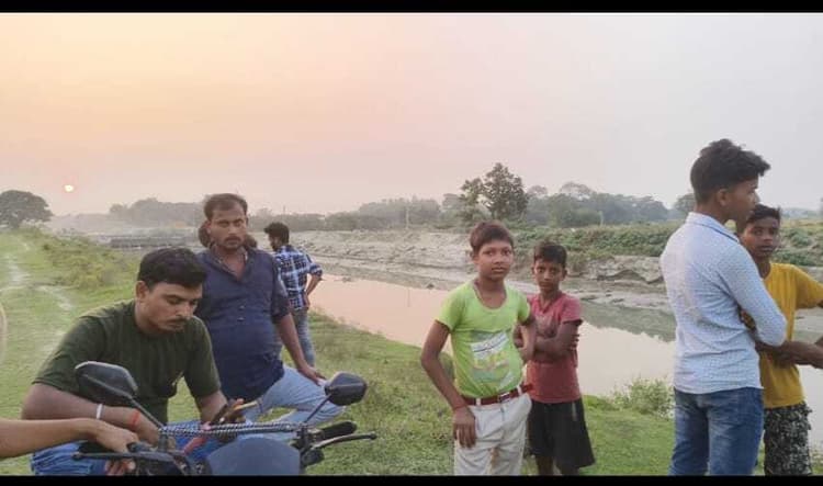 नहर में मिला अज्ञात व्यक्ति का शव, जांच में जुटी पुलिस