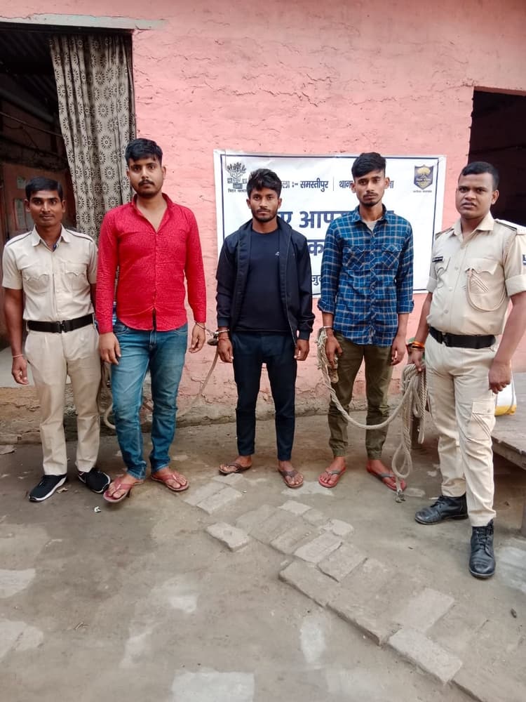 कौवा चौक के कपड़ा व्यवसायी से लूट मामले में तीन गिरफ्तार