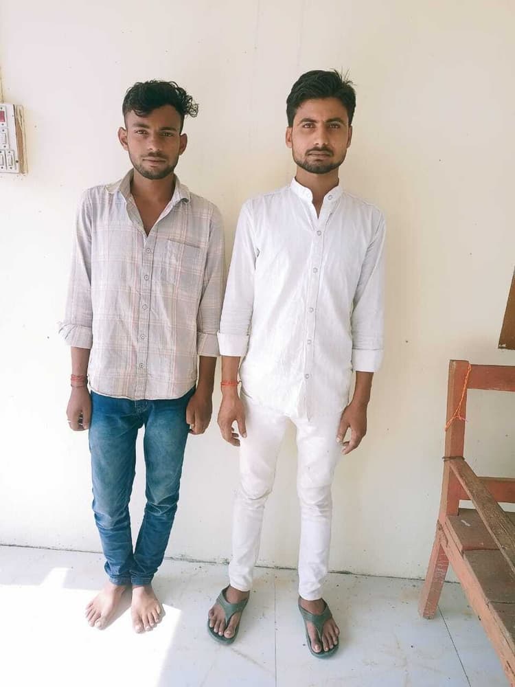 विदेशी शराब के साथ दो तस्कर गिरफ्तार