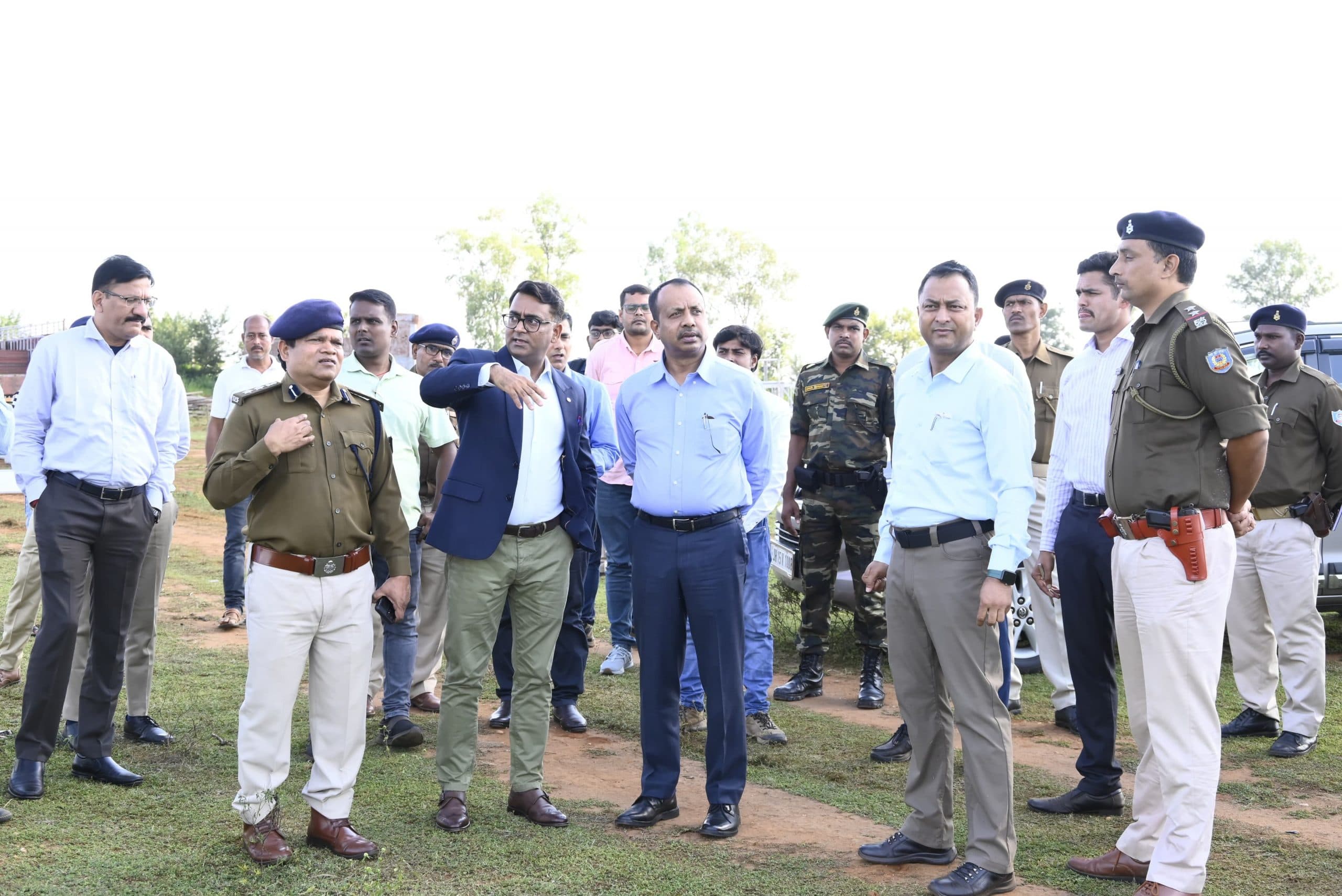 प्रधानमंत्री के कार्यक्रम को लेकर प्रशासनिक अधिकारी तैयारी में जुटे