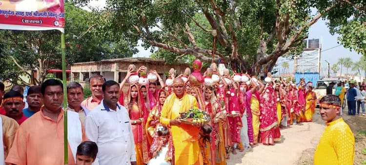 श्री मद्भागवत कथा को लेकर निकाली गयी कलश यात्रा, 251 महिलाएं हुईं शामिल