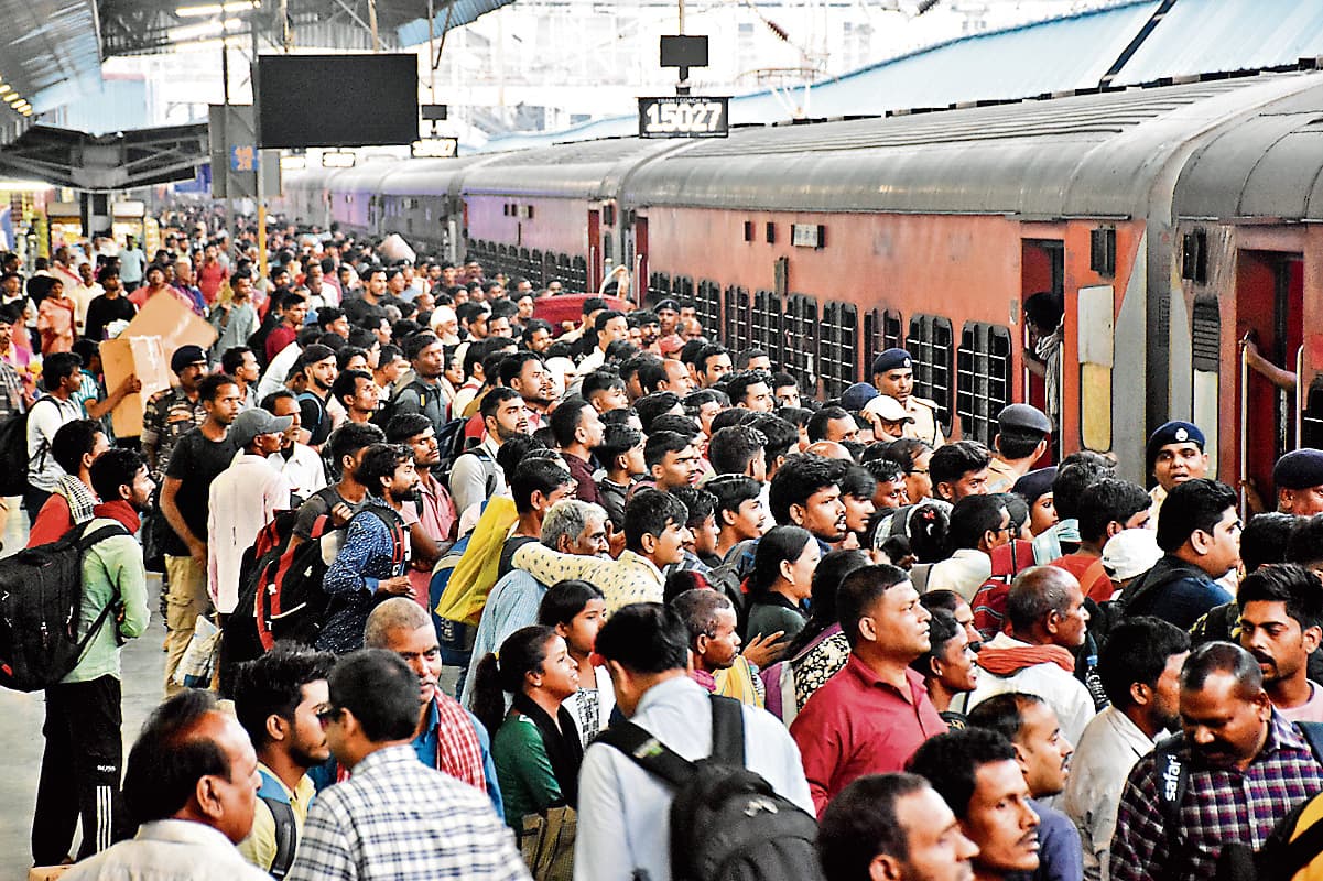railway news ranchi : दीपावली और छठ के बाद ट्रेनों में लंबी वेटिंग लिस्ट