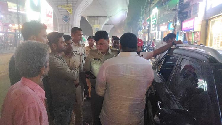Patna News : ठेकेदार की कार का शीशा तोड़ कर उड़ाये 12 लाख रुपये