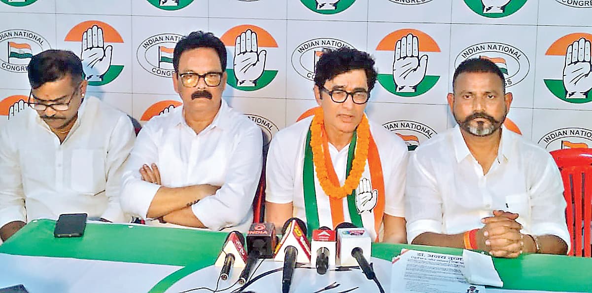 Jamshedpur News : भावुक हुए डॉ अजय, कहा - रघुवर दास के परिवार के लोग मेरे समर्थकों को धमका रहे