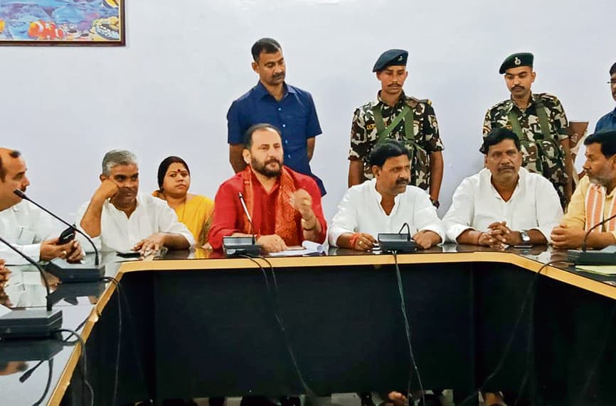 Buxar News : खराब चापाकलों को चिह्नित कर जल्द कराएं मरम्मत : पीएचइडी मंत्री