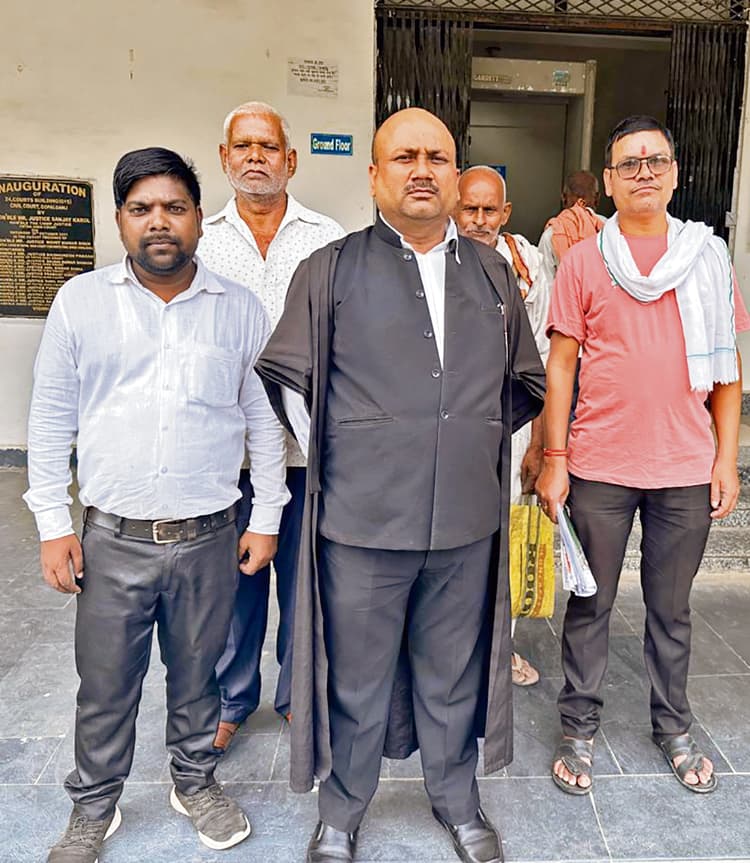 Gopalganj News : राजेंद्र स्टैंड बस स्टैंड की जमीन की फर्जी जमाबंदी में सीओ, सीआइ और राजस्व कर्मचारी को कोर्ट से नहीं मिली राहत