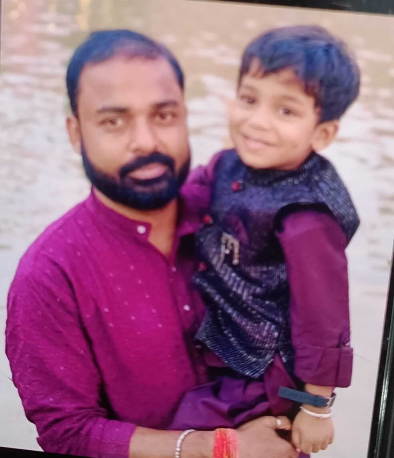 खाई में गिरी कार में सवार मनरेगा डाटा आपरेटर, पुत्र व दो साला, पानी में दम घुटने से मरे, पत्नी व बेटी की हालत नाजुक