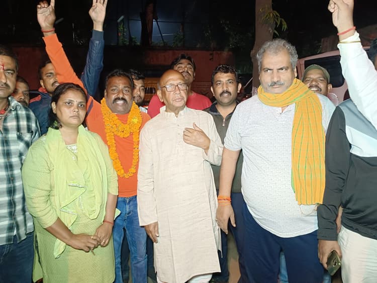 Jamshedpur News : सरयू समर्थक गिच्चू को कदमा पुलिस ने किया गिरफ्तार, हंगामा और धरना के बाद हुई रिहाई