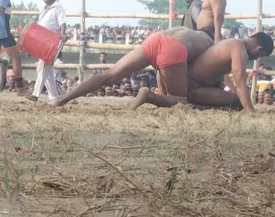 बिहार के निर्दोष ने कोलकाता के शैतान पहलवान को दी पटखनी