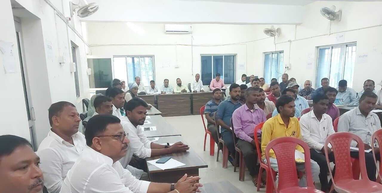 आवास व मनरेगा योजना कार्य में कोताही बरतने वालों के खिलाफ होगी सख्त कार्रवाई : डीडीसी