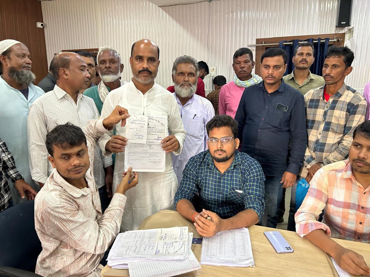 पैक्सों में 26 प्रत्याशियों ने अध्यक्ष पद के लिए भरा पर्चा