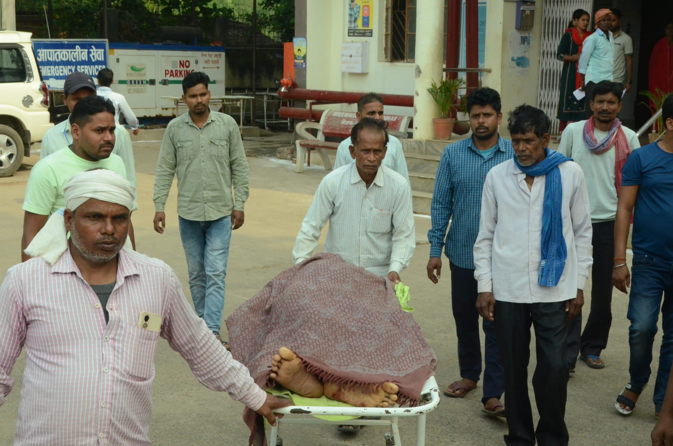तेज रफ्तार ट्रैक्टर ने चुनाव प्रचार गाड़ी में मारा धक्का, दुर्घटना में घायल चालक की इलाज के दौरान मौत