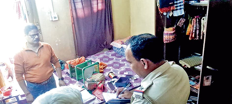 दुर्गापुर के विधाननगर में दिनदहाड़े चोरी