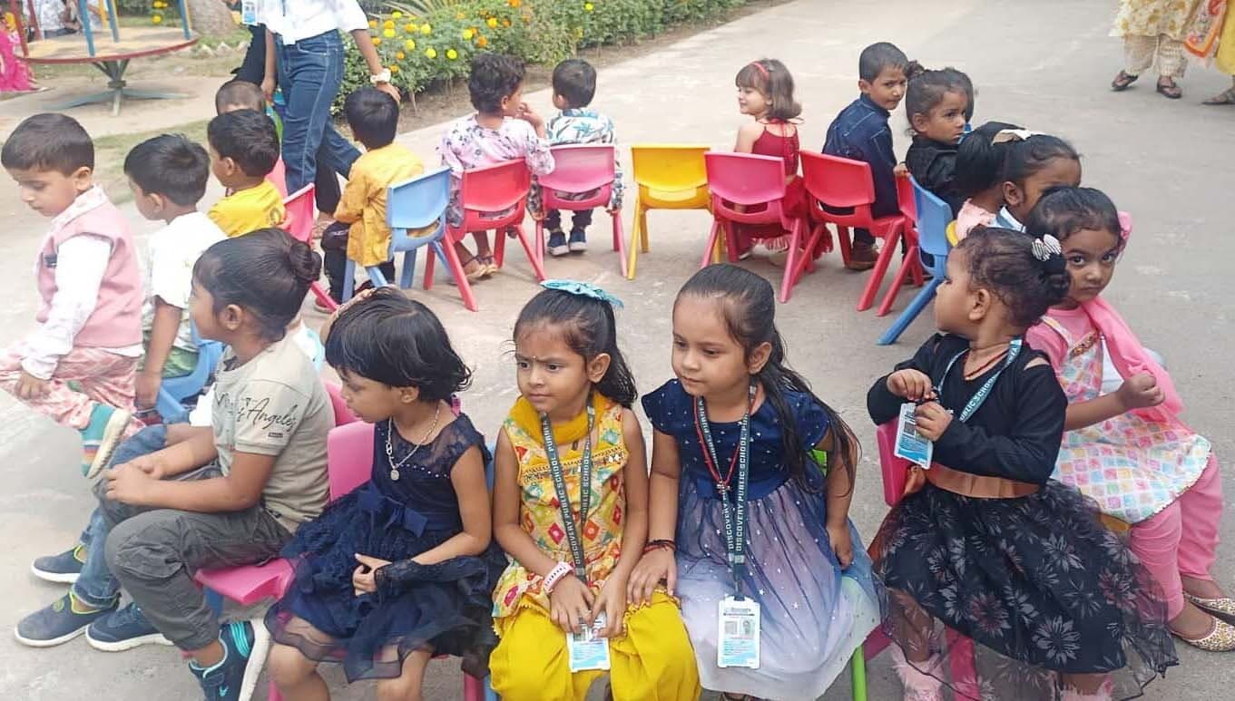 बाल दिवस पर बच्चों ने रोचक खेलों का उठाया आनंद