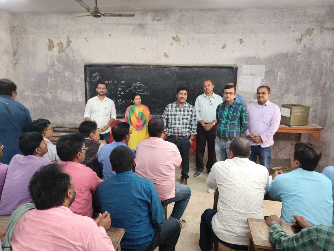 पैक्स चुनाव को लेकर मतदान दल कर्मियों को प्रथम चरण का दिया गया प्रशिक्षण