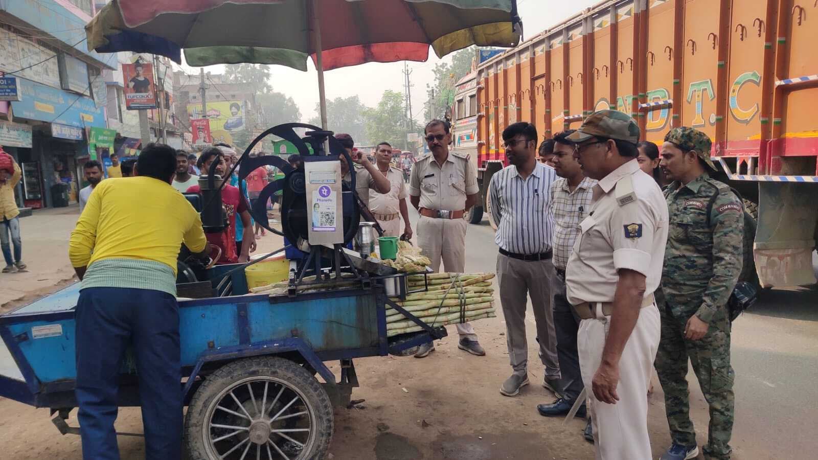 एसडीओ के आदेश की उड़ी धज्जियां, मनाही के बाद भी दुकानदारों ने सड़क किनारे लगायी दुकान