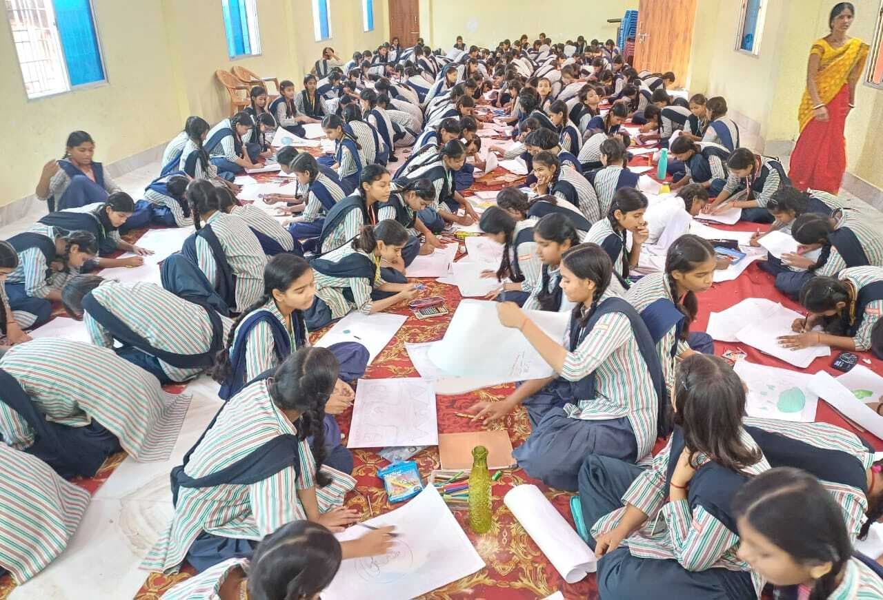 पीस पोस्टर प्रतियोगिता में रौशनी अव्वल