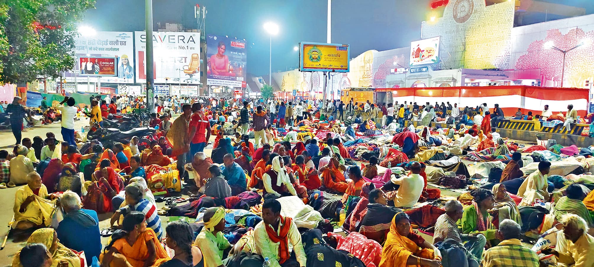 गंगा स्नान के लिए ट्रेनों में पैर रखने की भी जगह नहीं