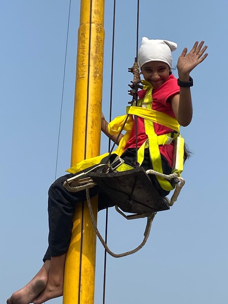 Jamshedpur News : 12 साल की हरनीश ने बदला 80 फीट ऊंचे निशान साहिब का चोला