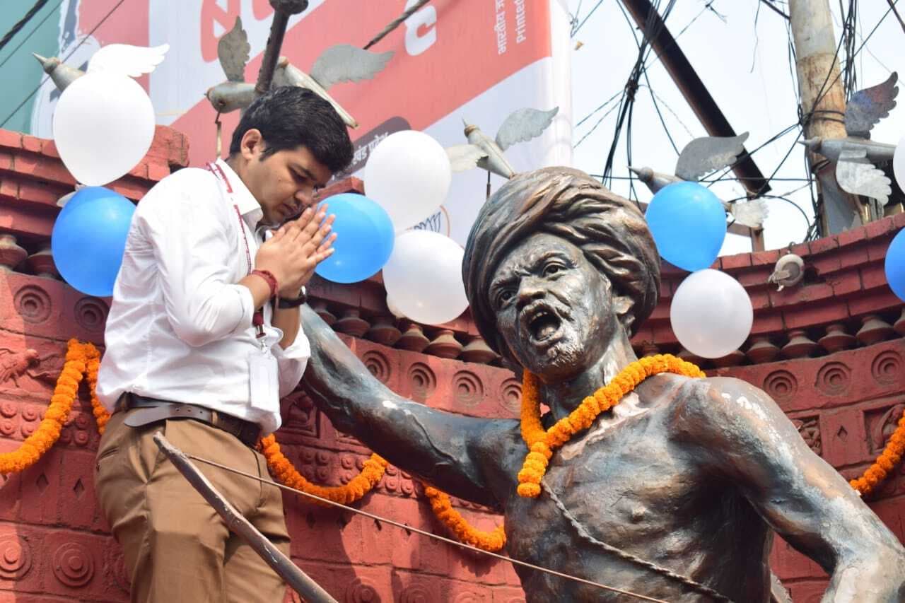 डीसी व एसपी ने जयंती पर धरती आबा भगवान बिरसा मुंडा को किया याद